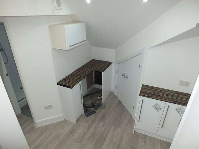  Image of 1 bedroom Flat to rent in The Dell Reading RG1 at South Street Reading Reading, RG1 4JT