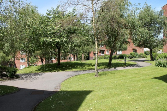  Image of 2 bedroom Flat to rent in St. Leonards Park East Grinstead RH19 at East Grinstead, RH19 1EE
