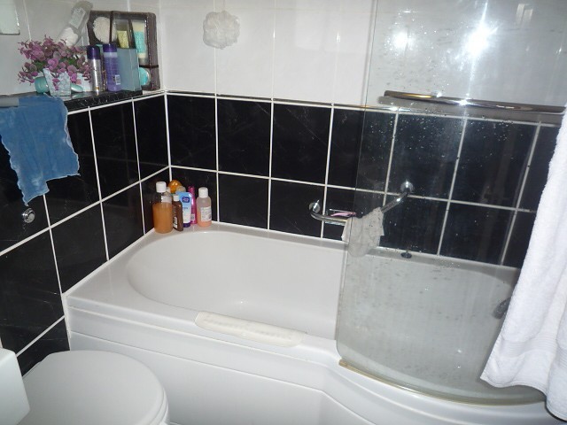  Image of 2 bedroom Flat to rent in St. Leonards Park East Grinstead RH19 at East Grinstead, RH19 1EE