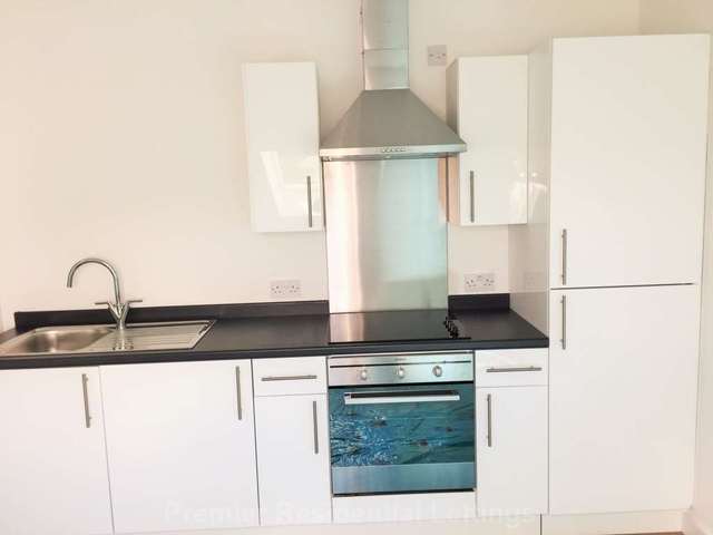 Image of 2 bedroom Apartment to rent in Stand Lane Radcliffe Manchester M26 at Stand Lane Radcliffe Manchester, M26 1NW