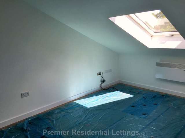  Image of 2 bedroom Apartment to rent in Stand Lane Radcliffe Manchester M26 at Stand Lane Radcliffe Manchester, M26 1NW