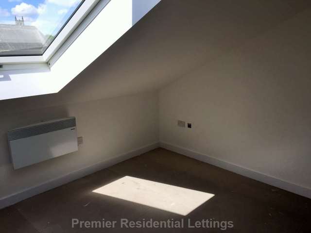  Image of 2 bedroom Apartment to rent in Stand Lane Radcliffe Manchester M26 at Stand Lane Radcliffe Manchester, M26 1NW