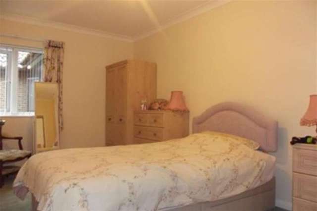  Image of 1 bedroom Flat to rent in Station Road Hayling Island PO11 at Hayling Island, PO11 0EF