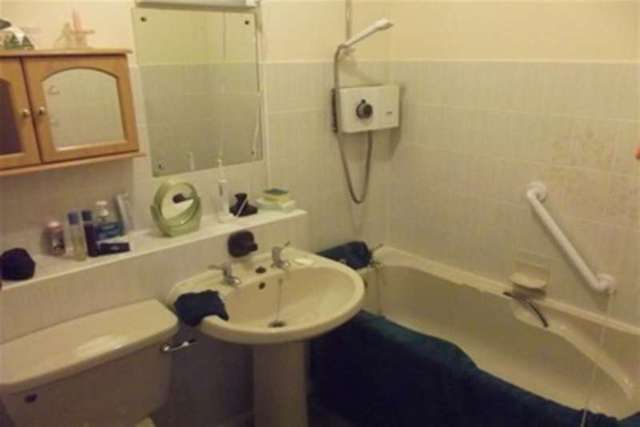  Image of 1 bedroom Flat to rent in Station Road Hayling Island PO11 at Hayling Island, PO11 0EF
