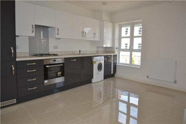  Image of 2 bedroom Flat to rent in Cotton Close Mitcham CR4 at 8 Cotton Close  Surrey, CR4 3GR