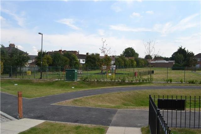  Image of 2 bedroom Flat to rent in Cotton Close Mitcham CR4 at 8 Cotton Close  Surrey, CR4 3GR