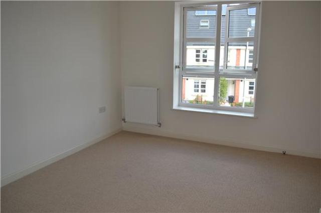  Image of 2 bedroom Flat to rent in Cotton Close Mitcham CR4 at 8 Cotton Close  Surrey, CR4 3GR