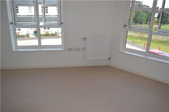  Image of 2 bedroom Flat to rent in Cotton Close Mitcham CR4 at 8 Cotton Close  Surrey, CR4 3GR