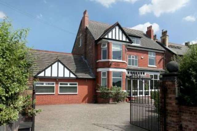  Image of 6 bedroom Detached house to rent in Stockport Road Timperley Altrincham WA15 at ALTRINCHAM, WA15 7LT