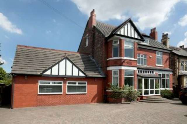  Image of 6 bedroom Detached house to rent in Stockport Road Timperley Altrincham WA15 at ALTRINCHAM, WA15 7LT