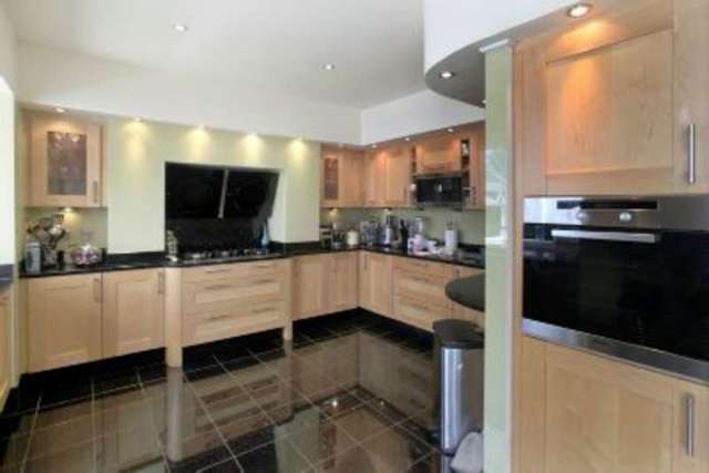  Image of 6 bedroom Detached house to rent in Stockport Road Timperley Altrincham WA15 at ALTRINCHAM, WA15 7LT