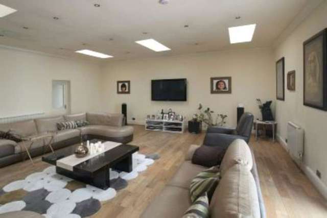  Image of 6 bedroom Detached house to rent in Stockport Road Timperley Altrincham WA15 at ALTRINCHAM, WA15 7LT