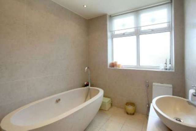  Image of 6 bedroom Detached house to rent in Stockport Road Timperley Altrincham WA15 at ALTRINCHAM, WA15 7LT