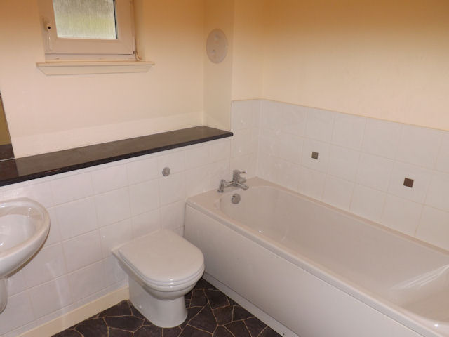  Image of 2 bedroom Flat to rent in Strathclyde Gardens Cambuslang Glasgow G72 at Cambuslang Glasgow Glasgow, G72 7ET