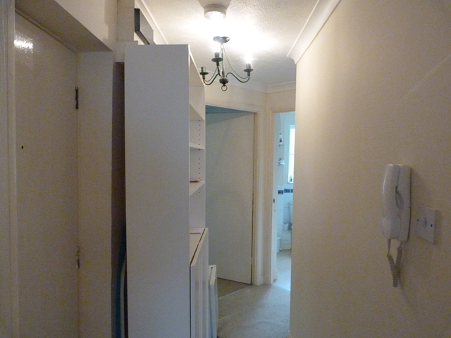  Image of 1 bedroom Flat to rent in Pearce Close Mitcham CR4 at Pearce close  Mitcham, CR4 2GP