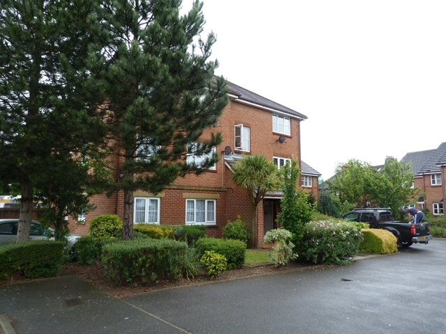  Image of 1 bedroom Flat to rent in Pearce Close Mitcham CR4 at Pearce close  Mitcham, CR4 2GP
