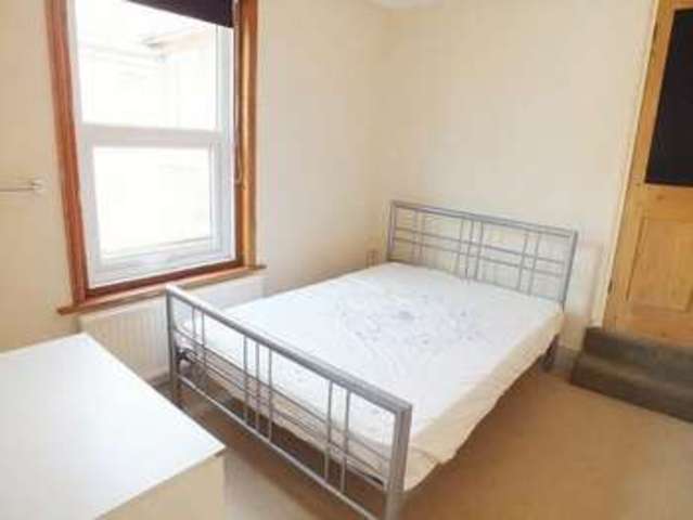  Image of 4 bedroom Semi-Detached house for sale in Suffolk Avenue Shirley Southampton SO15 at Suffolk Avenue  Southampton, SO15 5EF