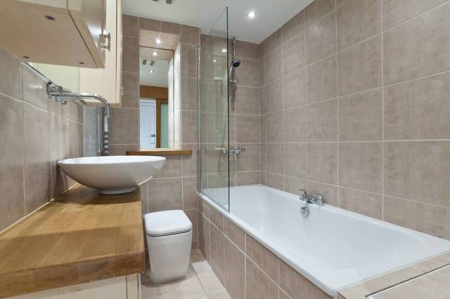  Image of 1 bedroom Ground Flat to rent in Sutherland Avenue London W9 at Sutherland Avenue  London, W9 2HQ