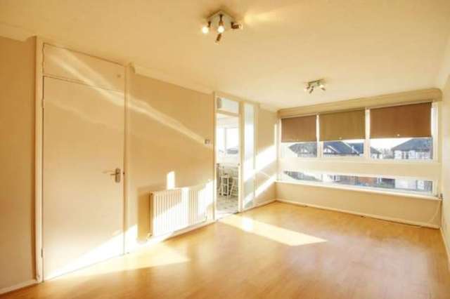  Image of 2 bedroom Flat to rent in Chigwell Road London E18 at Chigwell Road  London, E18 1TP