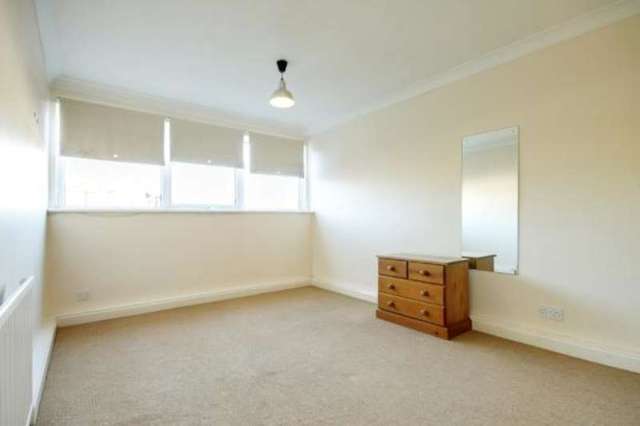  Image of 2 bedroom Flat to rent in Chigwell Road London E18 at Chigwell Road  London, E18 1TP