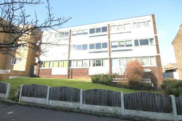 Image of 2 bedroom Flat to rent in Chigwell Road London E18 at Chigwell Road  London, E18 1TP
