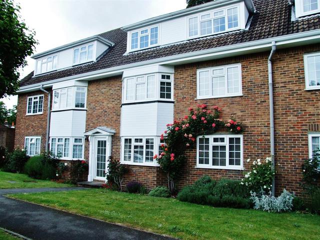  Image of 2 bedroom Flat for sale in Sycamore Close Carshalton SM5 at Carshalton Surrey Carshalton, SM5 2PS