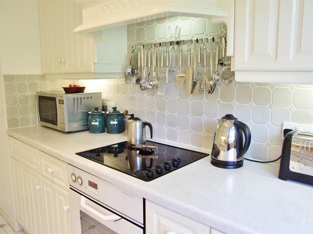  Image of 2 bedroom Flat for sale in Sycamore Close Carshalton SM5 at Carshalton Surrey Carshalton, SM5 2PS