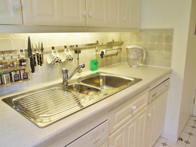  Image of 2 bedroom Flat for sale in Sycamore Close Carshalton SM5 at Carshalton Surrey Carshalton, SM5 2PS
