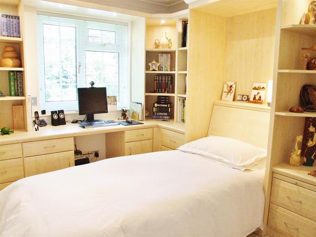  Image of 2 bedroom Flat for sale in Sycamore Close Carshalton SM5 at Carshalton Surrey Carshalton, SM5 2PS