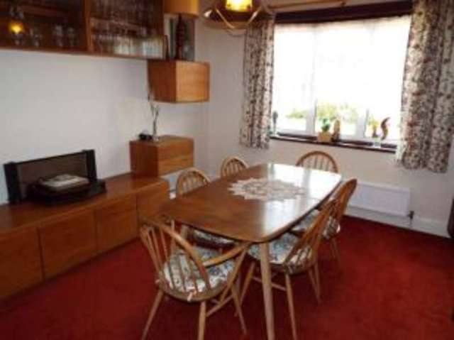  Image of 4 bedroom Bungalow for sale in Mulfords Hill Tadley RG26 at Tadley Hampshire Tadley, RG26 3LQ