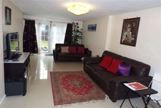 Image of 3 bedroom Detached house to rent in Talisman Close Goodmayes Ilford IG3 at Ilford, IG3 9JA