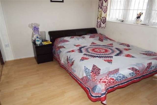  Image of 3 bedroom Detached house to rent in Talisman Close Goodmayes Ilford IG3 at Ilford, IG3 9JA