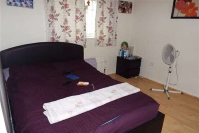  Image of 3 bedroom Detached house to rent in Talisman Close Goodmayes Ilford IG3 at Ilford, IG3 9JA