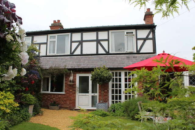  Image of 2 bedroom Semi-Detached house for sale in The Avenue Bromwich Road Worcester WR2 at Bromwich Road Worcestershire Worcester, WR2 4AN