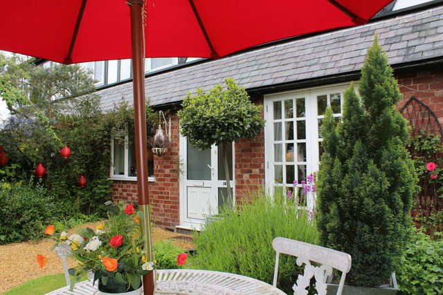  Image of 2 bedroom Semi-Detached house for sale in The Avenue Bromwich Road Worcester WR2 at Bromwich Road Worcestershire Worcester, WR2 4AN