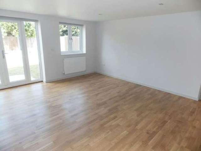  Image of 2 bedroom Flat to rent in The Bevers Mortimer Common Reading RG7 at The Bevers  Reading, RG7 3SP