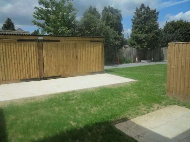  Image of 2 bedroom Flat to rent in The Bevers Mortimer Common Reading RG7 at The Bevers  Reading, RG7 3SP