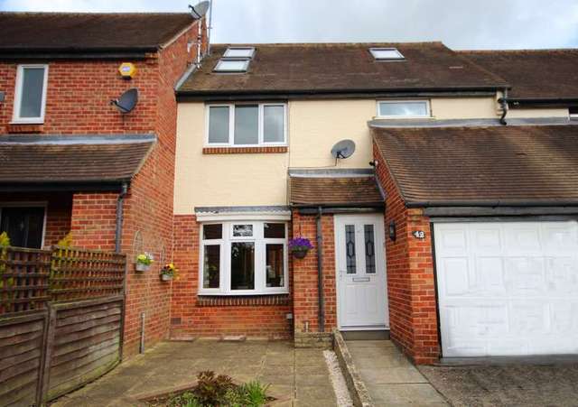  Image of 4 bedroom Terraced house to rent in The Close Henley-on-Thames RG9 at Henley-On-Thames, RG9 1SR