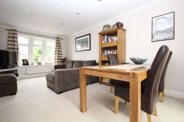  Image of 4 bedroom Terraced house to rent in The Close Henley-on-Thames RG9 at Henley-On-Thames, RG9 1SR