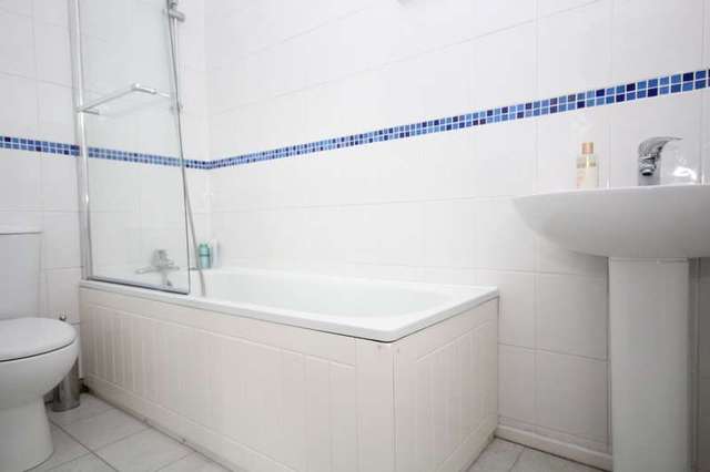  Image of 4 bedroom Terraced house to rent in The Close Henley-on-Thames RG9 at Henley-On-Thames, RG9 1SR