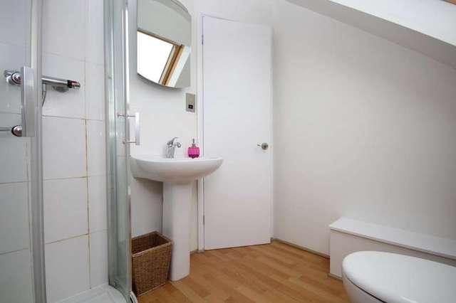  Image of 4 bedroom Terraced house to rent in The Close Henley-on-Thames RG9 at Henley-On-Thames, RG9 1SR