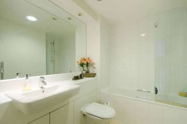  Image of 2 bedroom Apartment to rent in Albert Basin Way London E16 at Albert Basin Way  London, E16 2QZ