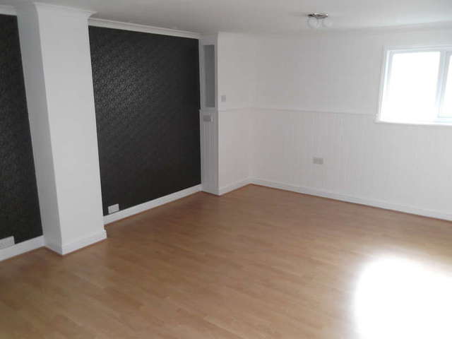  Image of 3 bedroom Semi-Detached house to rent in Sea Front Hayling Island PO11 at Hayling Island Hampshire, PO11 0AN