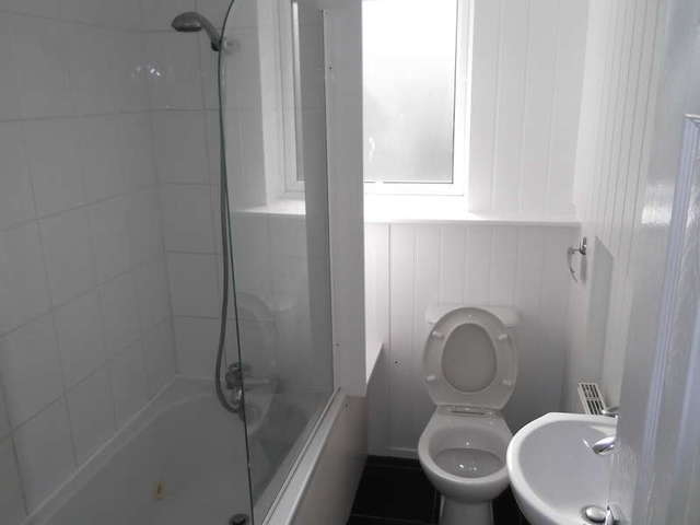  Image of 3 bedroom Semi-Detached house to rent in Sea Front Hayling Island PO11 at Hayling Island Hampshire, PO11 0AN