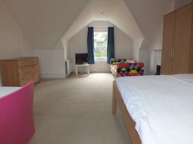  Image of 1 bedroom Detached house to rent in Tilehurst Road Reading RG30 at Reading Berkshire Reading, RG30 2LX