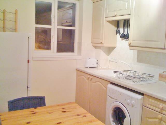  Image of 1 bedroom Flat to rent in Tytler Gardens Edinburgh EH8 at Abbeyhill Edinburgh Edinburgh, EH8 8HQ