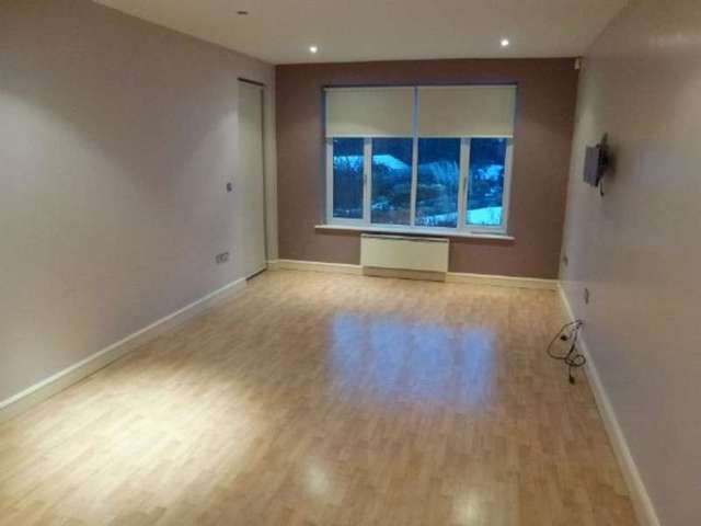  Image of 2 bedroom Apartment to rent in Mossley Hill Drive Aigburth Liverpool L17 at Ullswater House,  Mossley Hill Drive  Liverpool, L17 0EL