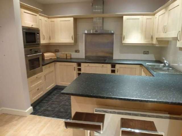  Image of 2 bedroom Apartment to rent in Mossley Hill Drive Aigburth Liverpool L17 at Ullswater House,  Mossley Hill Drive  Liverpool, L17 0EL