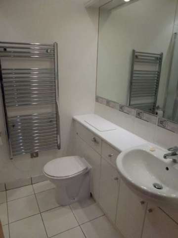  Image of 2 bedroom Apartment to rent in Mossley Hill Drive Aigburth Liverpool L17 at Ullswater House,  Mossley Hill Drive  Liverpool, L17 0EL