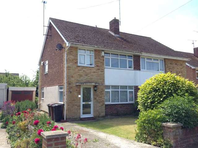  Image of 3 bedroom Semi-Detached house to rent in Underwood Road Reading RG30 at Southcote  Reading, RG30 3LY